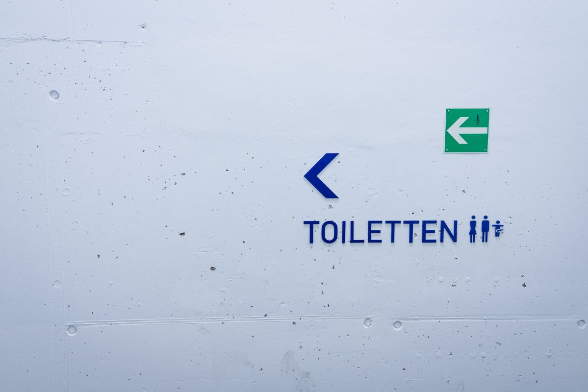 Mobile Toiletten für Menschen mit Behinderungen – was sagen die Vorschriften?